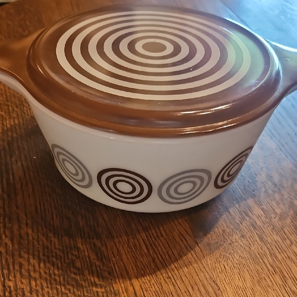 Pyrex Brown and White Casserole Dish - Picture 1 of 8